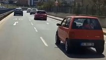 Trafikte çocuk sürücü şaşkınlığı! Görenler hemen telefona sarıldı