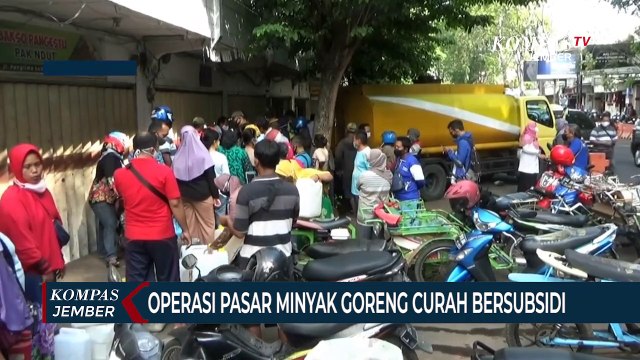 Pedagang Antri Beli Minyak Goreng Curah Bersubsidi