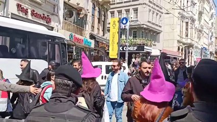 Regl ürünlerine gelen zamları protesto ettikleri için gözaltına alınan kadınlar serbest bırakıldı