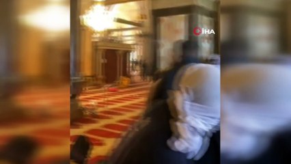 Mescid-i Aksa'da İsrail terörü! Binlerce Müslüman'a saldırıp yaraladılar: O anlar kamerada