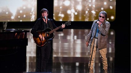 VOICI - « Je l’aime toujours " : en plein concert, Jacques Dutronc déclare son amour à Françoise Hardy