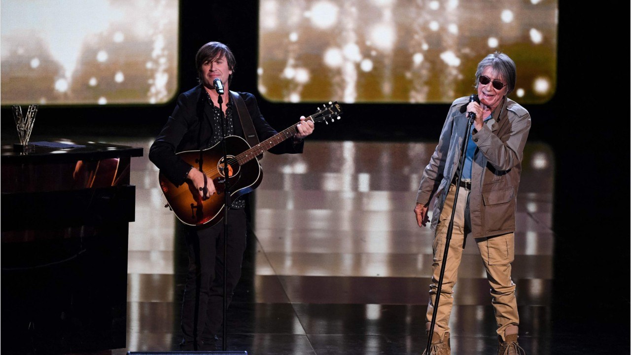 VOICI - « Je l’aime toujours " : en plein concert, Jacques Dutronc déclare son amour à Françoise Hardy