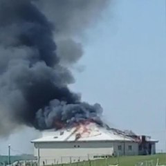 Son dakika... ARNAVUTKÖY'DE FABRİKA ÇATISINDA YANGIN