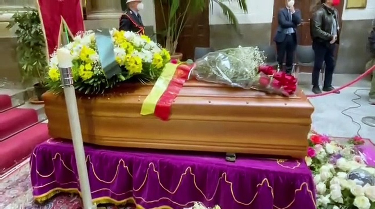 L'addio di Palermo a Letizia Battaglia, Orlando: "Una donna oltre i luoghi comuni e i perbenismi ipocriti"