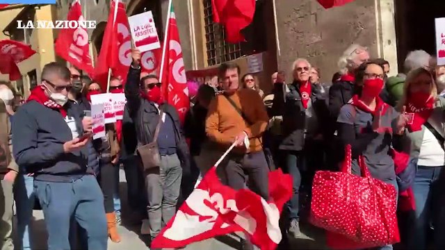 Scritte fasciste e omofobe all'università, la Cgil manifesta: Mai più fascismi