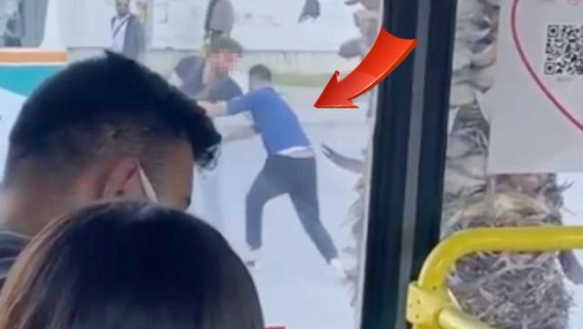 Otobüs şoförü ile taksicinin kavgasını ayırmak isteyen vatandaş bıçaklandı