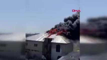 Arnavutköy'de fabrika çatısında yangın
