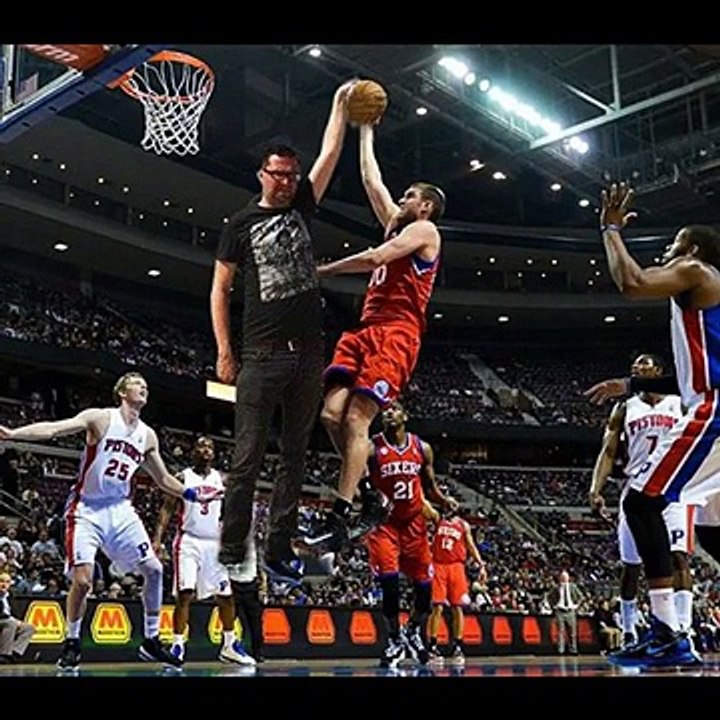 Un internaute veut être photoshoppé en pointant le haut de la Tour Eiffel