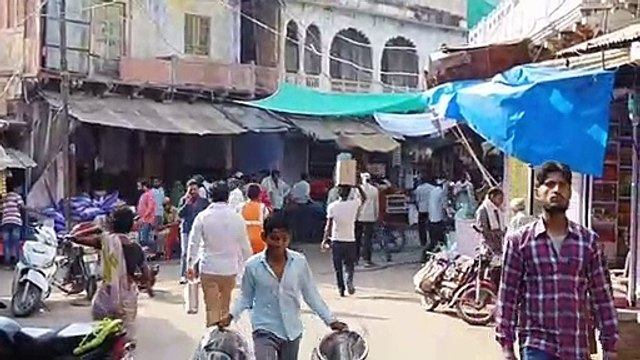 करौली के बाजारों में ग्राहकों की बढ़ी आवक, बाजारों में छाई रौनक