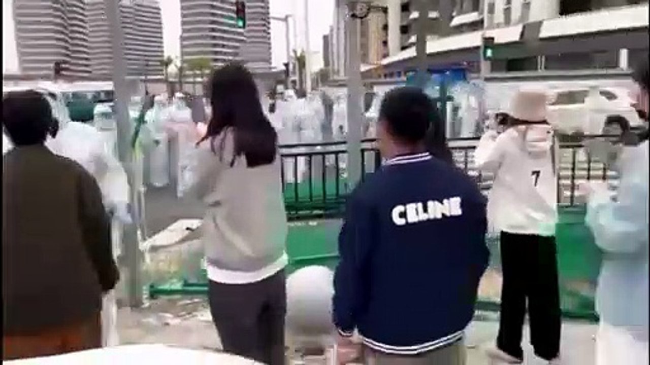 Shanghai, proteste e caos per le misure anti Covid