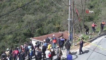 Gecekonduların üzerine uçan tırın kaldırılması çalışmaları sırada halat koptu