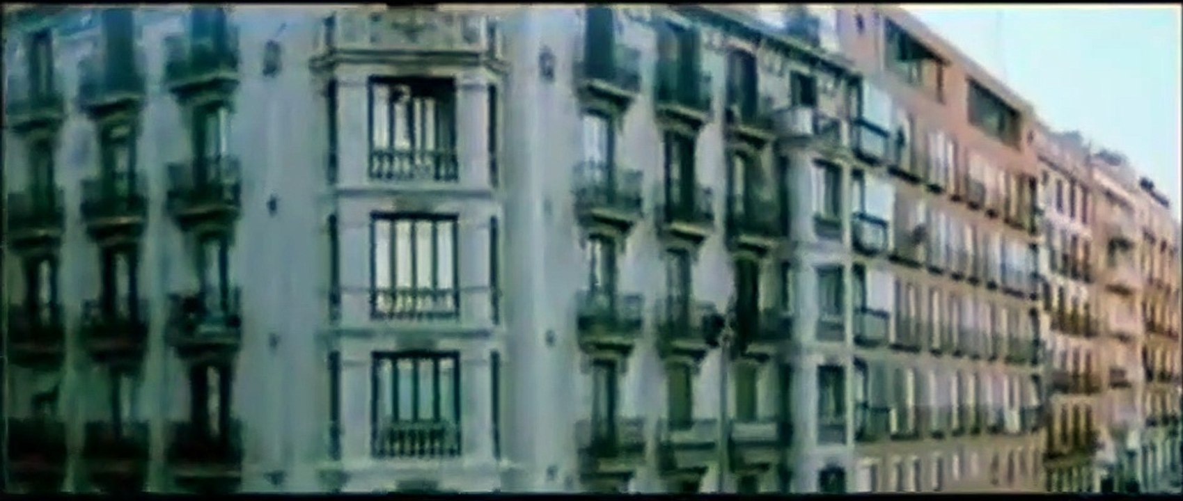 Mes chers voisins Bande-annonce VO