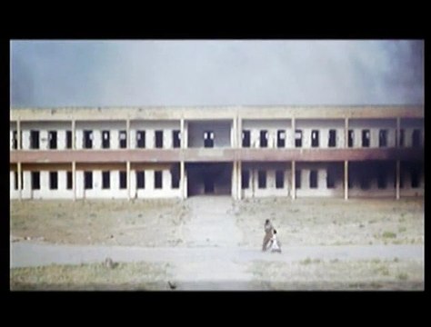 A travers la poussière Extrait vidéo VO