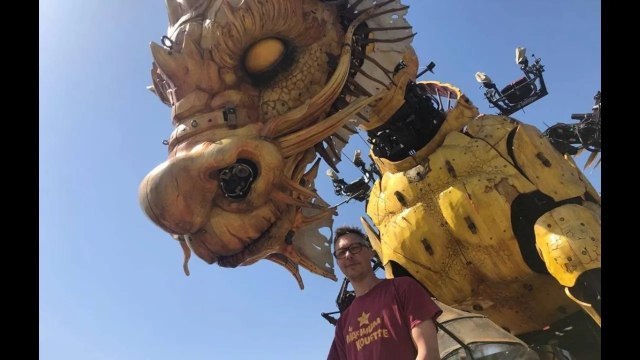 Toulouse : Yves, l’homme qui murmure à l’oreille du cheval-dragon Long Ma (et de ses machinistes)