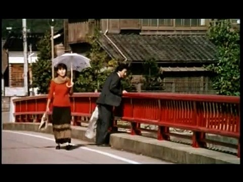 De l'eau tiède sous un pont rouge Bande-annonce VO