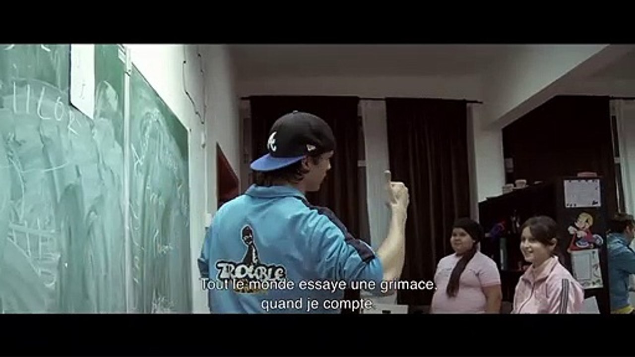 Toto et ses Soeurs - EXTRAIT VOST "Les grimaces"