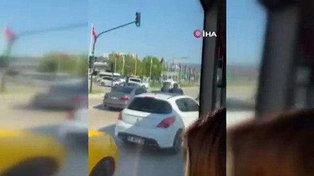 Bursa'da trafikte yumruk yumruğa yol verme kavgası