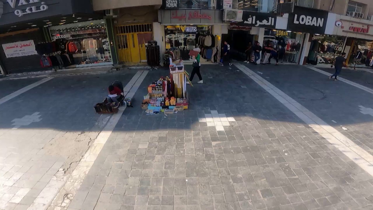 طفل صغير يبيع المناديل في الشارع يطلب من الناس شرح له شيء في كتاب دراسي فكيف سيكون رد الفعل؟ الصدمة غداً الساعة 6:45 على MBC العراق