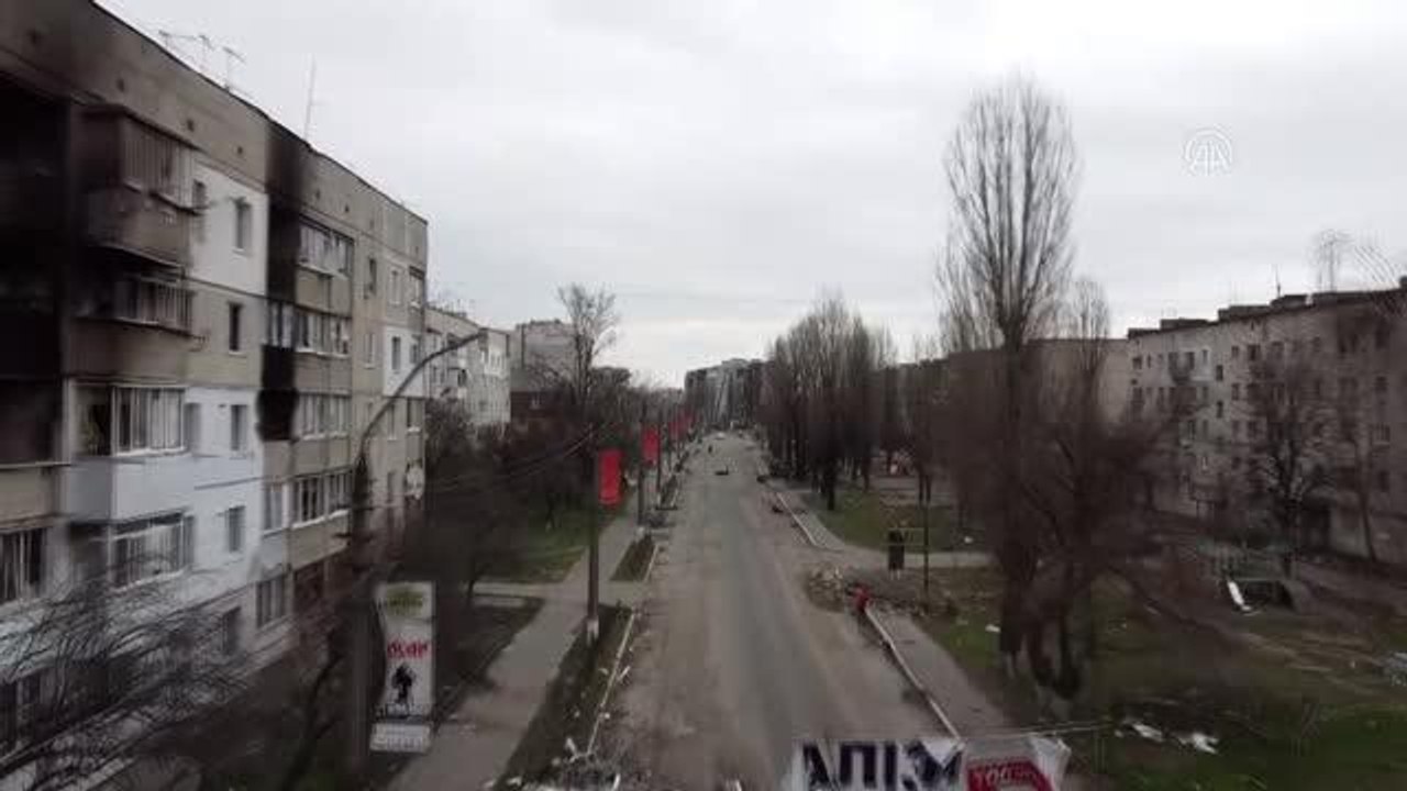 Son dakika gündem: Ukrayna'da harabeye dönen Borodyanka'da halk yemeklerini sokakta yaktıkları ateşte pişiriyor