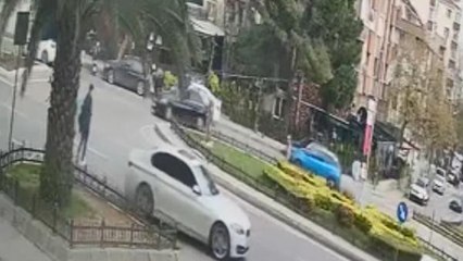 KARTAL'DA OTOMOBİLİN YAYAYA ÇARPTIĞI KAZA KAMERADA 1 ÖLÜ