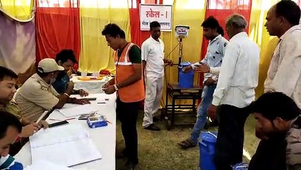 black gold काला सोना लेकर किसान पहुंच रहे तेाल केन्द्र