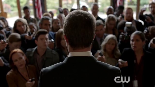 Arrow - saison 6 - épisode 2 Extrait VO Bruce Wayne