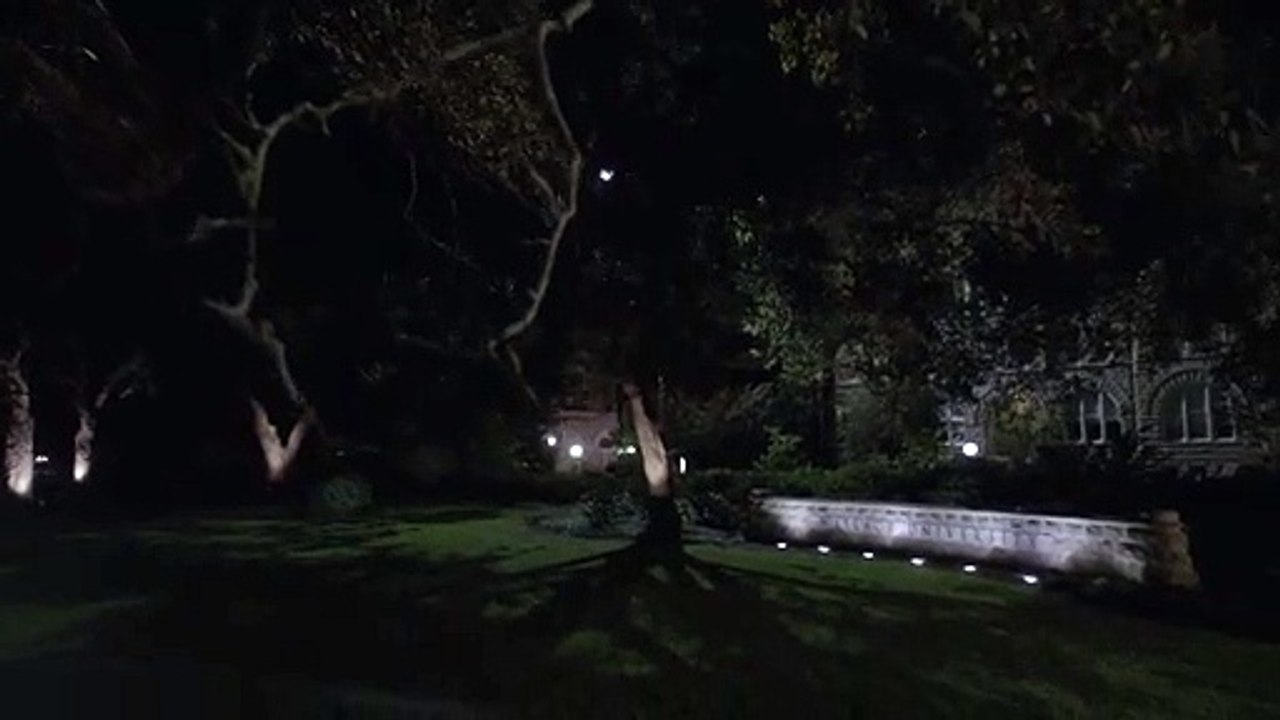 Scream Queens : Jamie Lee Curtis rejoue la scène de la douche de "Psychose"