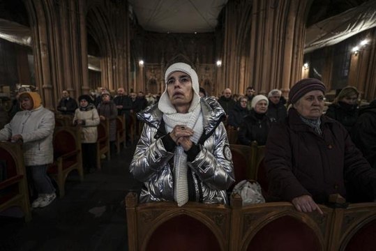 Ukrayna'da Ortodoks ve Katolik dini bayramları savaşın gölgesinde kutlanıyor