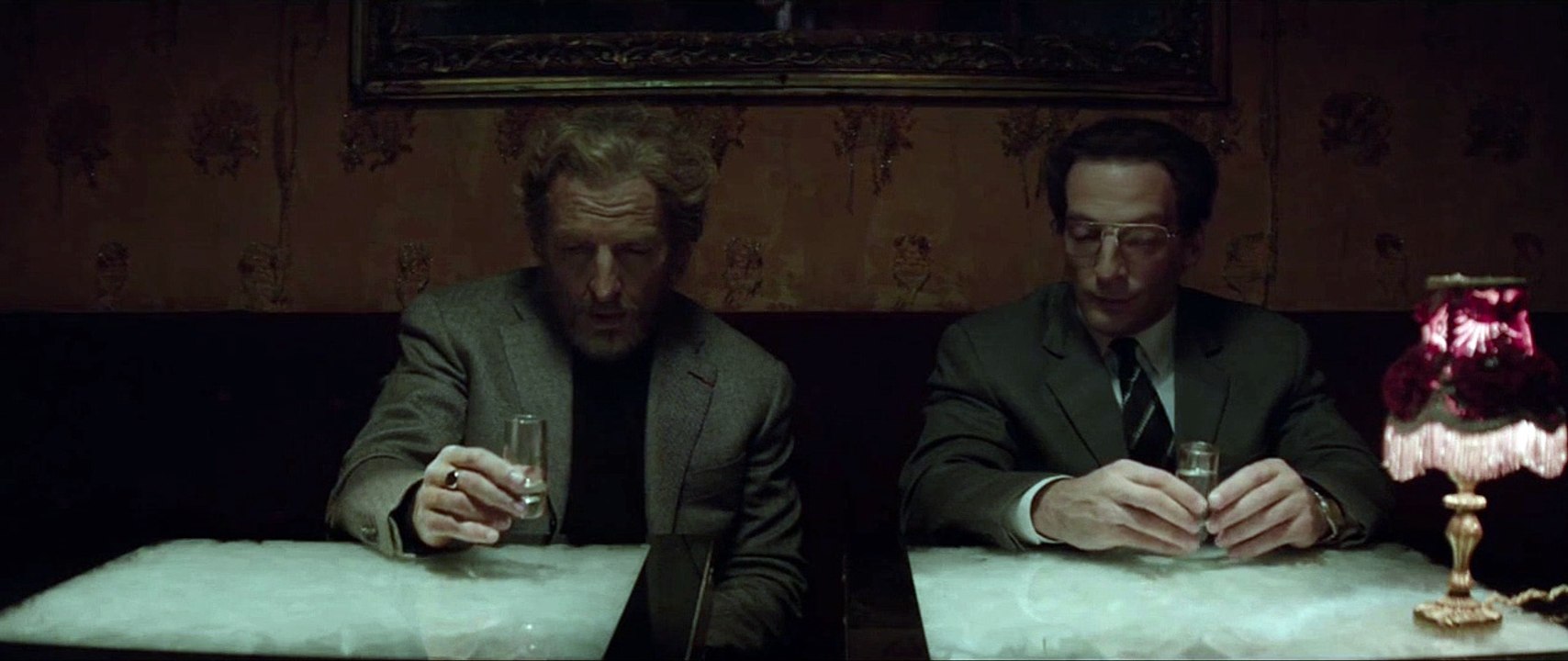 Un Illustre Inconnu - EXTRAIT "Je vois à travers les gens"