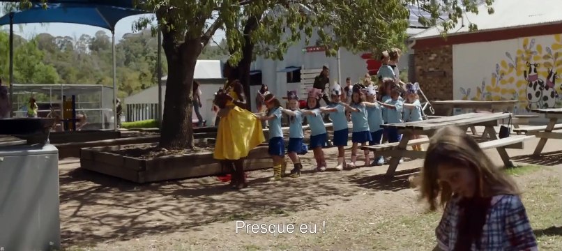 Little Monsters EXTRAIT VO Vers le bus