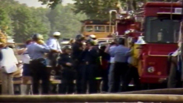 Let the Fire Burn Bande-annonce VO