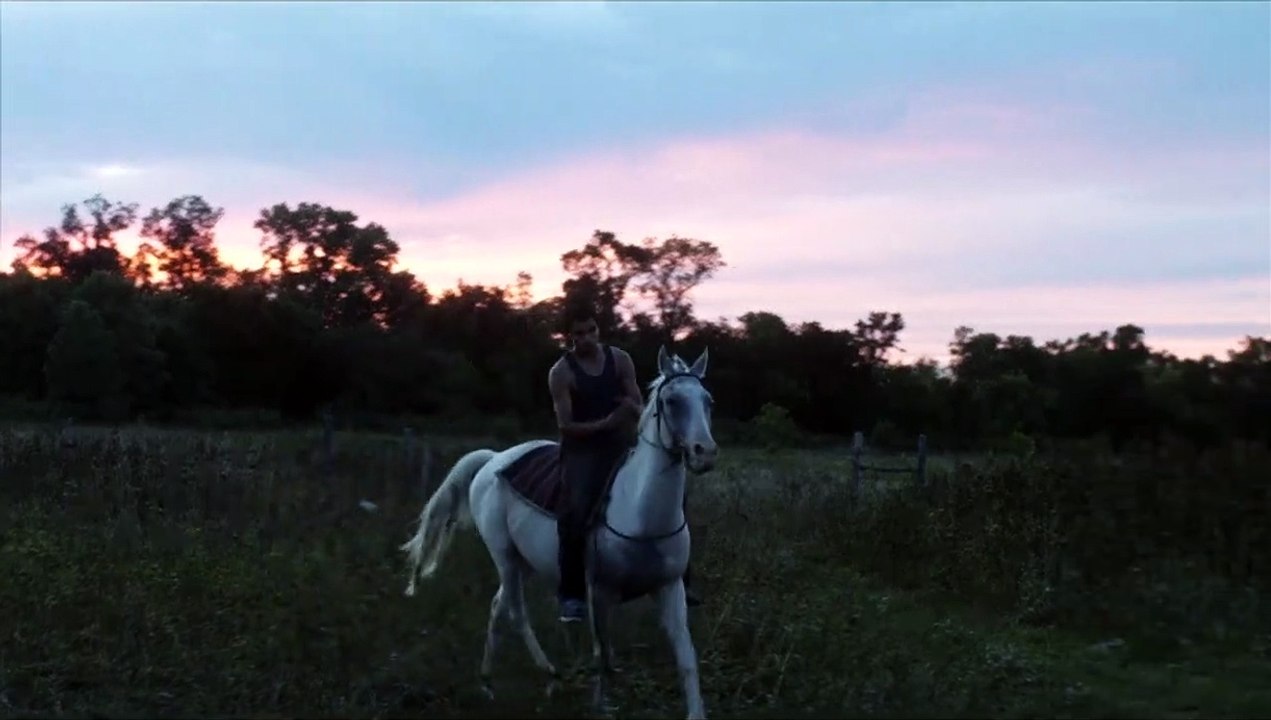 Les chansons que mes frères m’ont apprises - EXTRAIT VOST "Dresser un cheval"