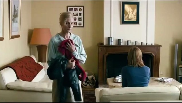 Elle ne pleure pas, elle chante Bande-annonce VF