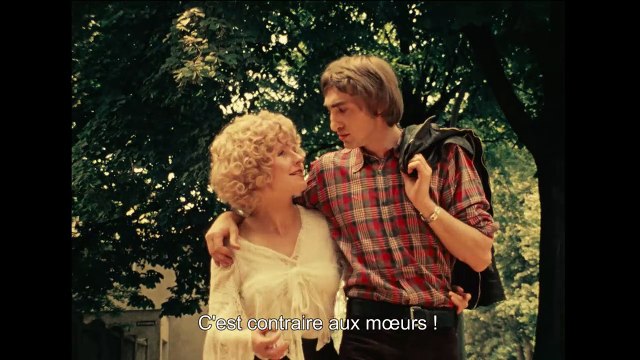 Huit heures ne font pas un jour Bande-annonce VO