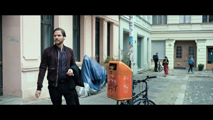 Next Door EXTRAIT VF "Une photo ?"