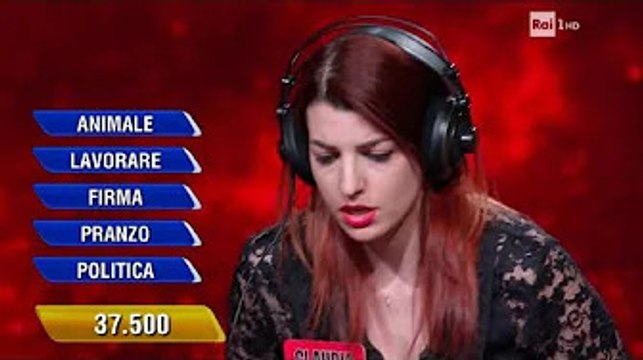 L'Eredità: la campionessa Claudia capisce qual è la risposta corretta alla ghigliottina... troppo ta