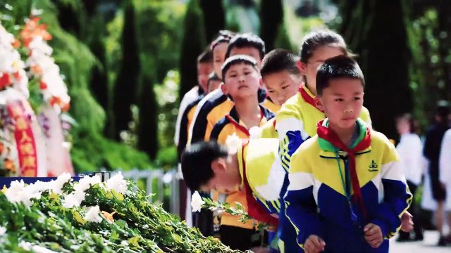 Le peuple au-dessus des nuages Bande-annonce VF