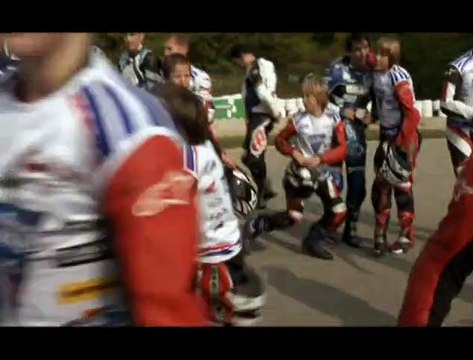 Portrait de groupe avec enfants et motocyclettes Bande-annonce VF