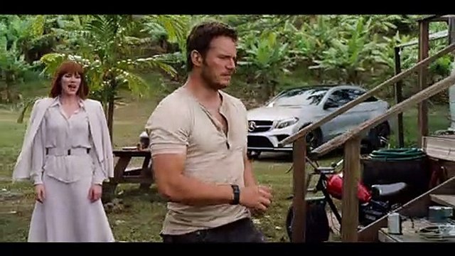 Jurassic World - EXTRAIT VF Claire demande à Owen d'inspecter la nouvelle attraction