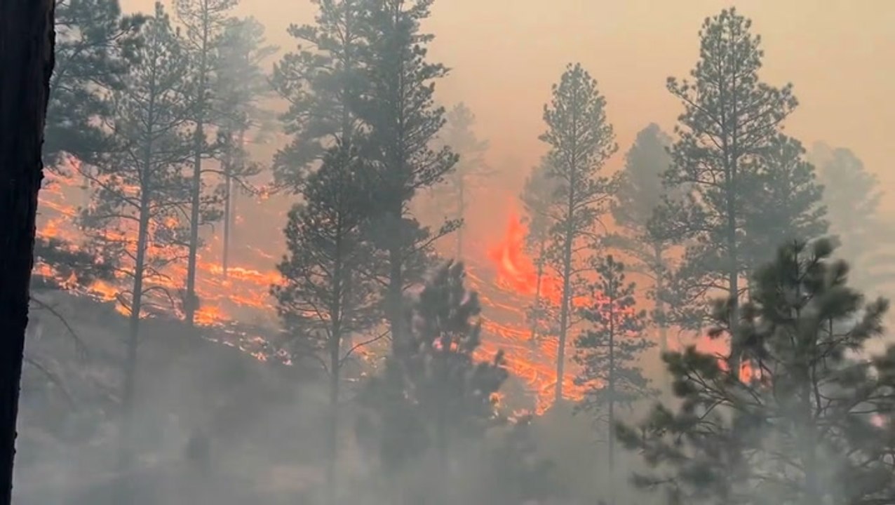 Deadly wildfires continue to spread in New Mexico