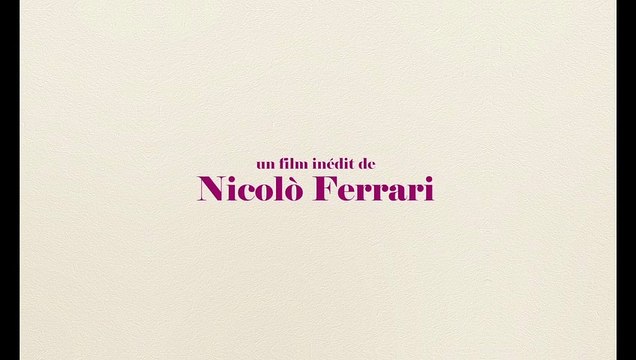 Laura nue Bande-annonce VO