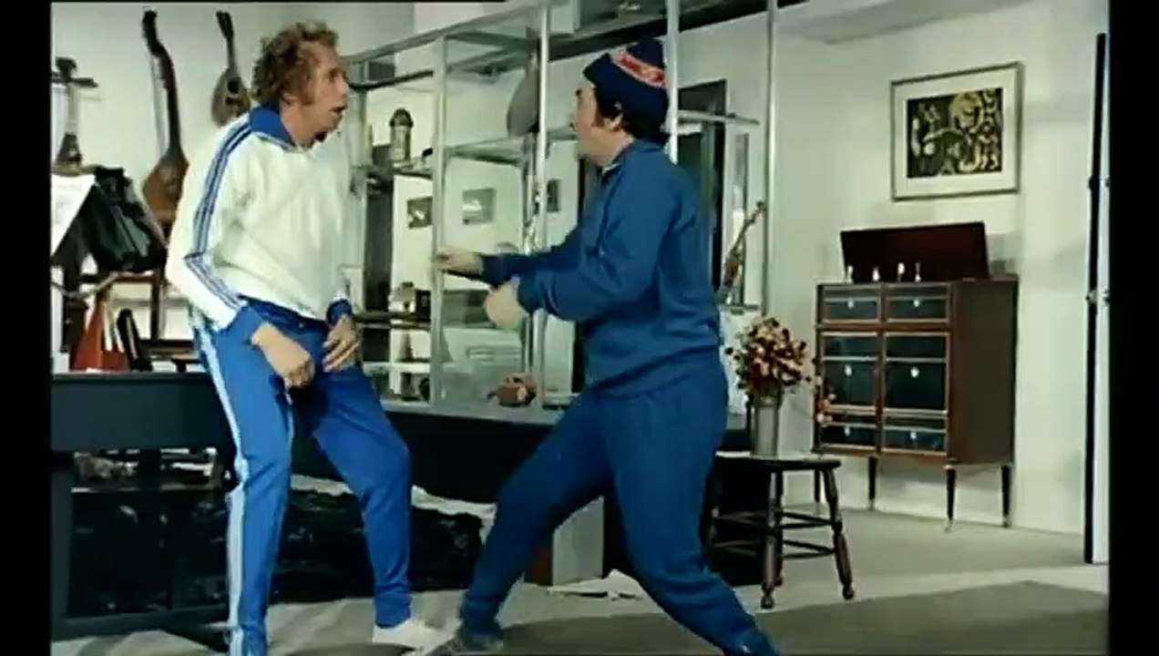 Le Grand Blond avec une chaussure noire Bande-annonce VF