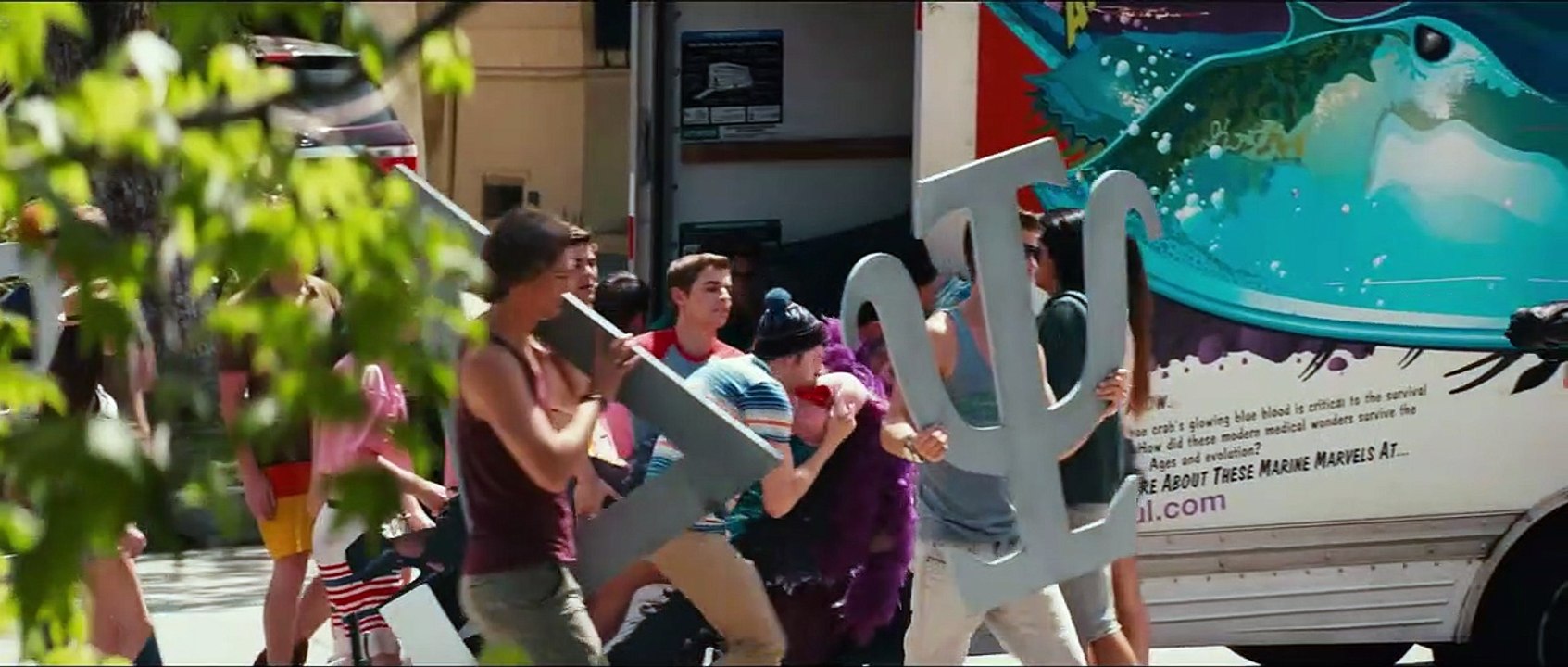 Nos pires voisins Bande-annonce (2) VF