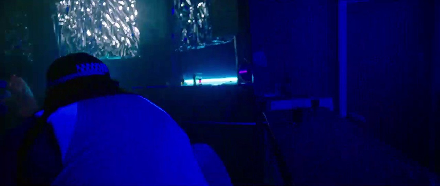 Hyena - EXTRAIT VO "Scène d'ouverture"