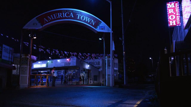 America Town Bande-annonce VO