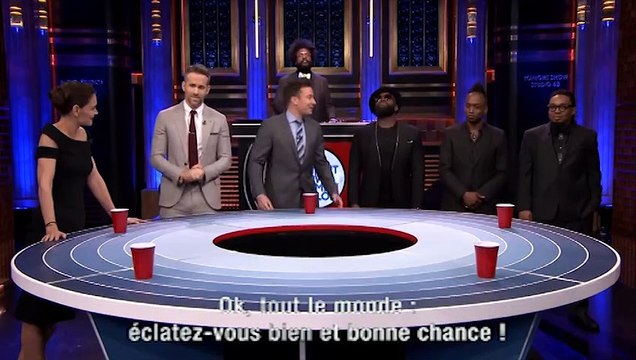 Ryan Reynolds & Katie Holmes s'affrontent dans un jeu à boire !