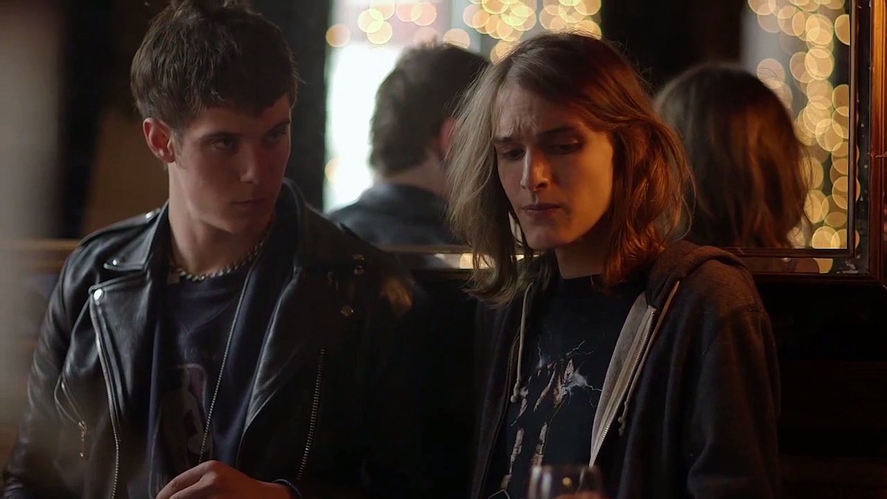 Bizarre - EXTRAIT VOST "Je me tape tout ce qui bouge"