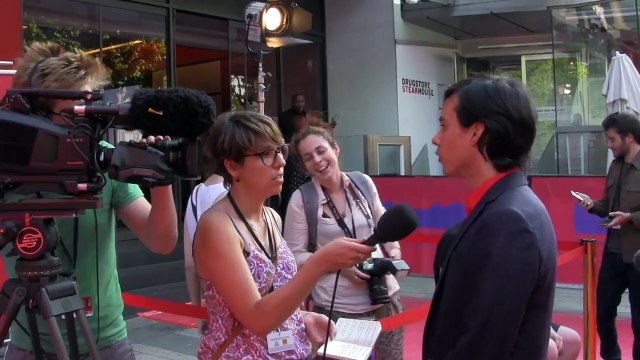 Dior et moi - Micro-trottoir à l'avant-première au Champs-Elysées Film Festival