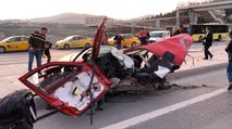 Kadıköy’de feci kaza Otomobil ikiye bölündü