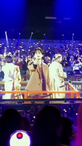Finger heart ❤️  to army